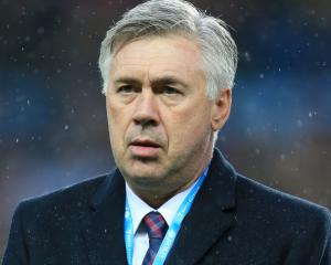 Bundesliga champions Bayern maintain winning start with victory away to Schalke