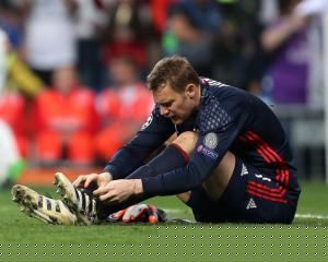 Bayern Munich's Manuel Neuer to sit out rest of season with broken foot