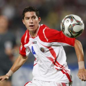 Everton hope to agree Bryan Oviedo deal with FC Copenhagen