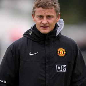 Solskjaer in talks with Villa over managers job