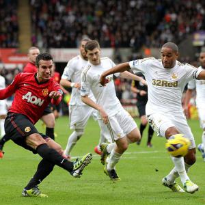 Roberto Martinez defends Ashley Williams After RVP Incident