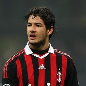 Milan's Pato rejects Paris Saint Germain move