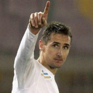 Last-gasp Klose sends Lazio second