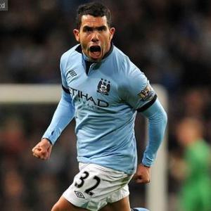Man City V Man Utd at Etihad Stadium : Live