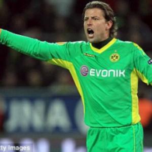 Aston Villa set to land Borussia Dortmund goalkeeper Roman Weidenfeller on a free