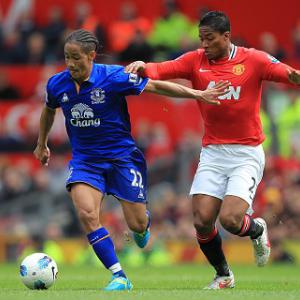 Everton confirm Pienaar deal