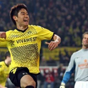 Record eighth win puts Dortmund seven points clear