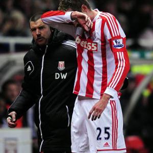 Pulis hopeful Crouch will face Baggies
