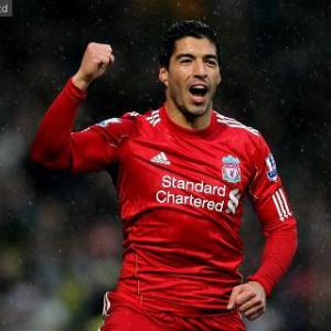 Suarez agrees new Liverpool deal