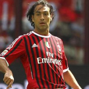 Veteran Nesta leaves AC Milan after 10 years