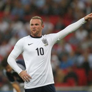 Hodgson leaps to Rooney's defence