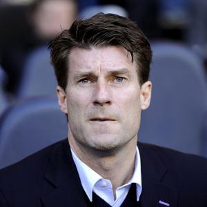 Laudrup heaps pressure on Arsenal