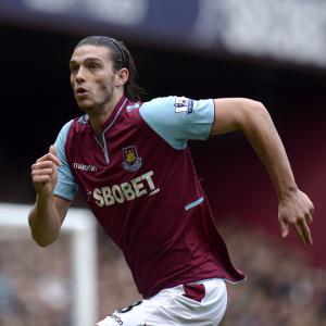 Carroll completes West Ham switch