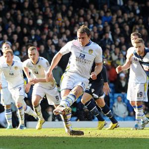 Leeds stutter to win