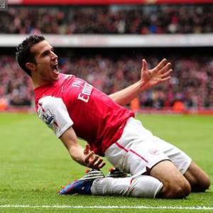 Robin van Persie set to sign for Man Utd: Report
