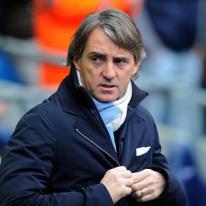 Roberto Mancini backs Rooney to stay put at Manchester United