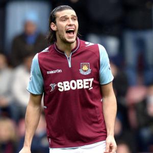 Carroll effort enough for Hammers to beat Swansea