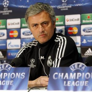 Mourinho distances himself from Man United job