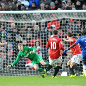 De Gea thwarts Blues to set up replay