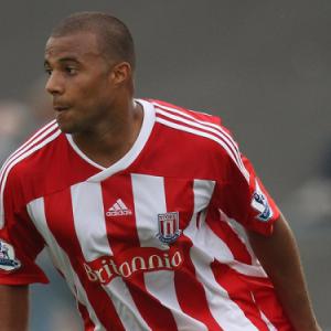 Hibs sign Stoke City midfielder Tom Soares on loan