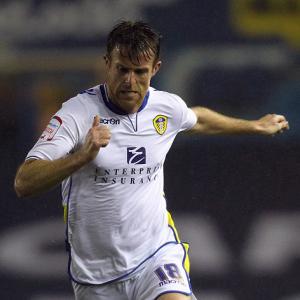 Leeds seal deal to sign midfielder Tonge from Stoke