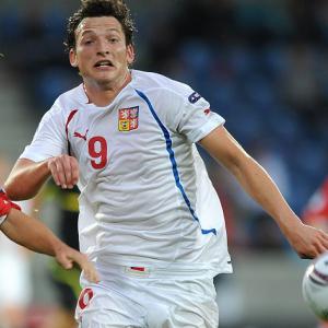 Kozak's treble sees Lazio progress pass Stuttgart