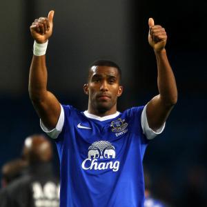 Everton defender Sylvain Distin hails clubs fighting spirit