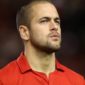 Liverpool flop Joe Cole completes West Ham return