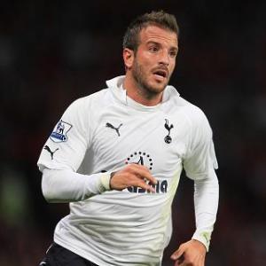 Van der Vaart angry at Redknapp over tactical switch