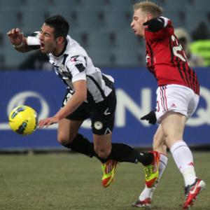 Udinese's Isla suffers cruciate knee injury