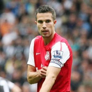Arsenal name Robin van Persie captain