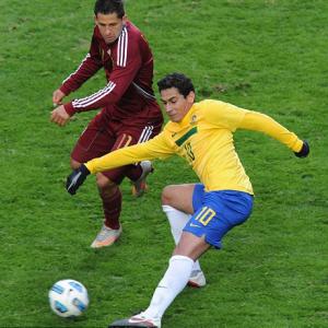 Ganso puts Chelsea and Manchester City on alert