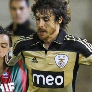 Argentinian Aimar extends Benfica contract