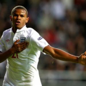 Campbell converts pen to sink Posh