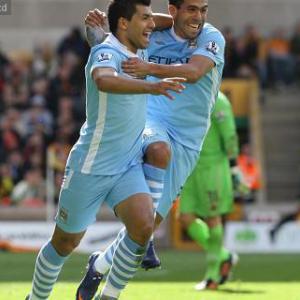 City close as United stumble revives title race