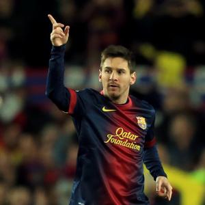 Messi powers Barca into last-eight