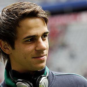 Harnik extends Stuttgart deal to 2016