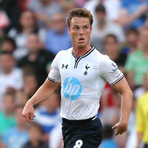 Fulham sign Parker from Tottenham