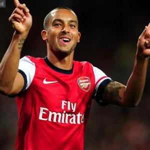 Wenger urges Walcott to be patient
