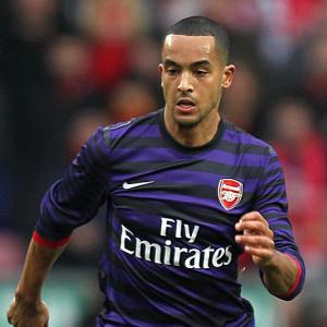 Arsenal 'optimistic' Walcott will sign new long term deal