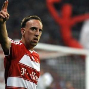 Chelsea and Manchester United bid for Bayern Munich's Franck Ribery