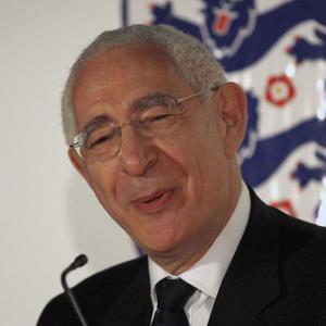 Triesman backs FA on Terry