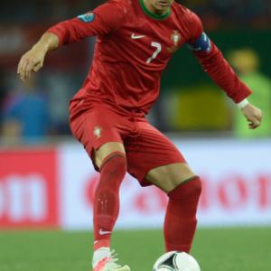 Czech dailies mull ways to stop Ronaldo