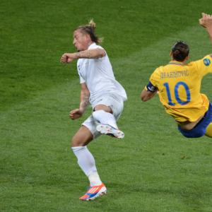 France through despite Swedish defeat