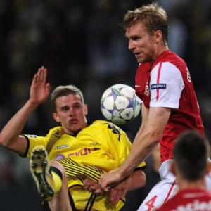 'Leader' Mertesacker impresses Wenger