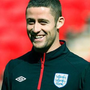 Bolton's Cahill poised to complete Chelsea move