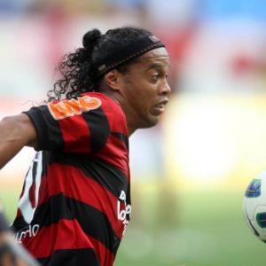 Ronaldinho threatens to quit over unpaid wages