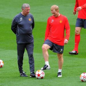 Ferguson stands by Scholes return