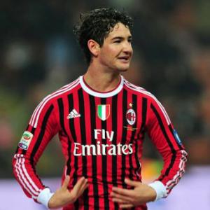 Pato sinks Novara as Milan reach quarters