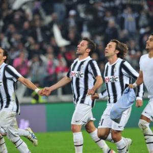 Cavani hoping to be first to shoot down Juve